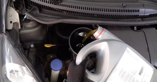Wymiana oleju w Toyocie Corolla: co ile kilometrów, aby uniknąć problemów Wymiana oleju w Toyocie Corolla: co ile kilometrów, aby uniknąć problemów